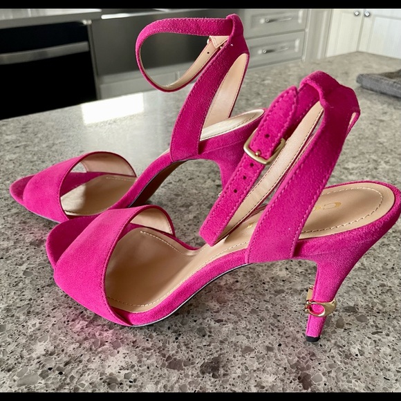 Coach Open Toe Sandal - Picture 3 of 8